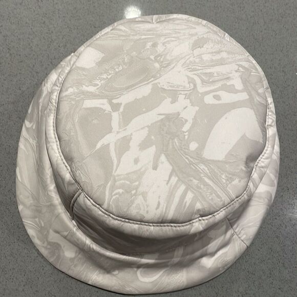 Lululemon 2022 team Canada insulated reversible bucket hat - Picture 13 of 13